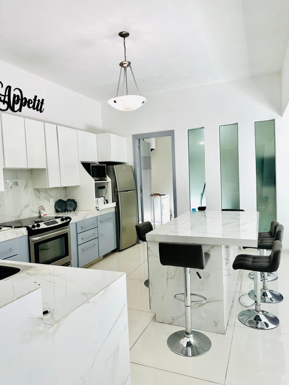 Kitchen or kitchenette, Dining area, minibar, pet friendly, stove, toaster