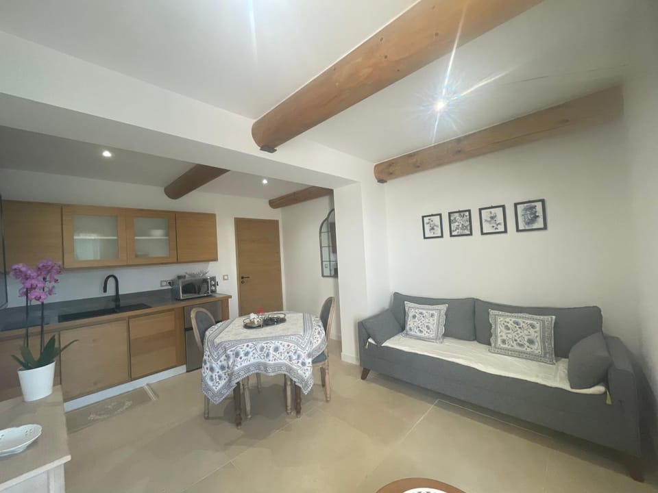 Les Mazets Du Pas Bed and Breakfast in Gréoux-les-Bains