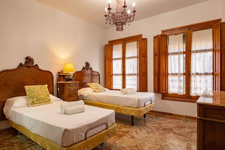 Santa Cruz Refinadores Suite by Valcambre Apartment in Seville