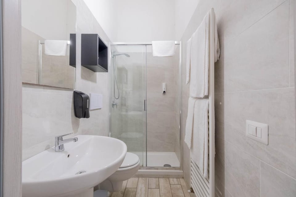 Affittacamere Limin - Smart Stay - Private Bathroom - near Malpensa , Milano , Rho Fiera Bed and Breakfast in Lombardy