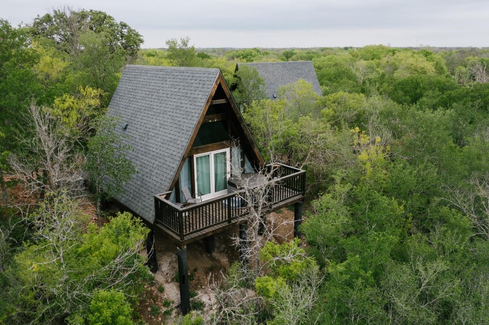 Property building, Spring, Day, Natural landscape, Hot Tub