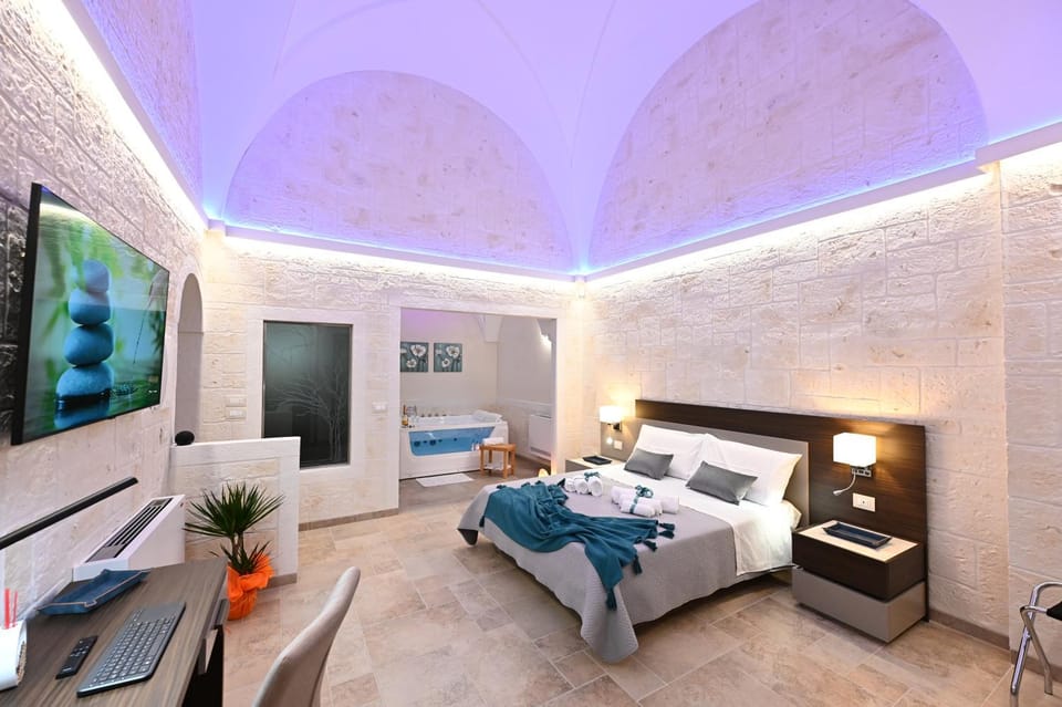 Bed, TV and multimedia, Photo of the whole room, Evening entertainment, Bedroom