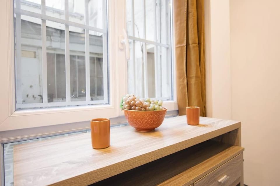 Studio avec jacuzzi dans le 10e Apartment in Paris
