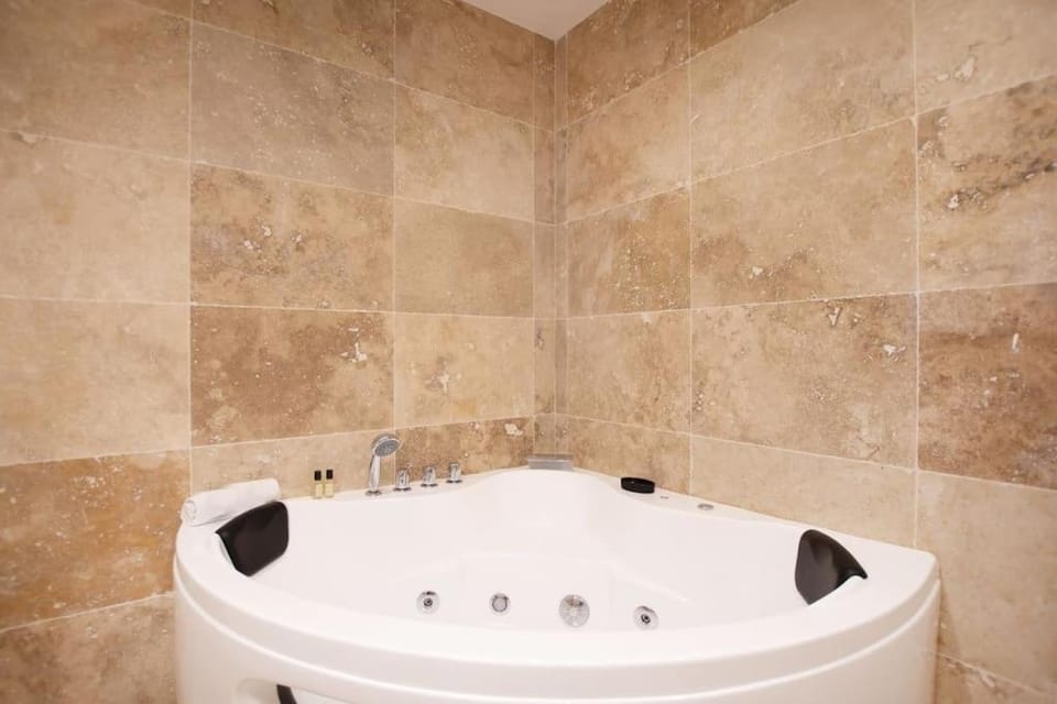 Luxury Suite w/ Jacuzzi - Rex / Montorgueil Apartment in Paris