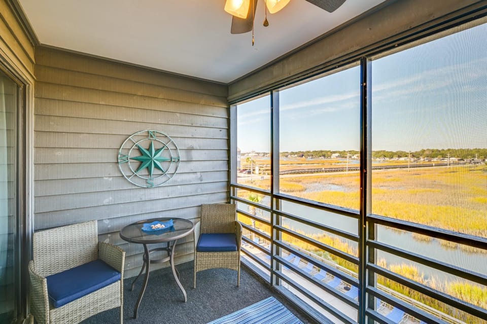 Murrells Inlet Condo with Balcony and Pool Near Pier! Apartment in Garden City