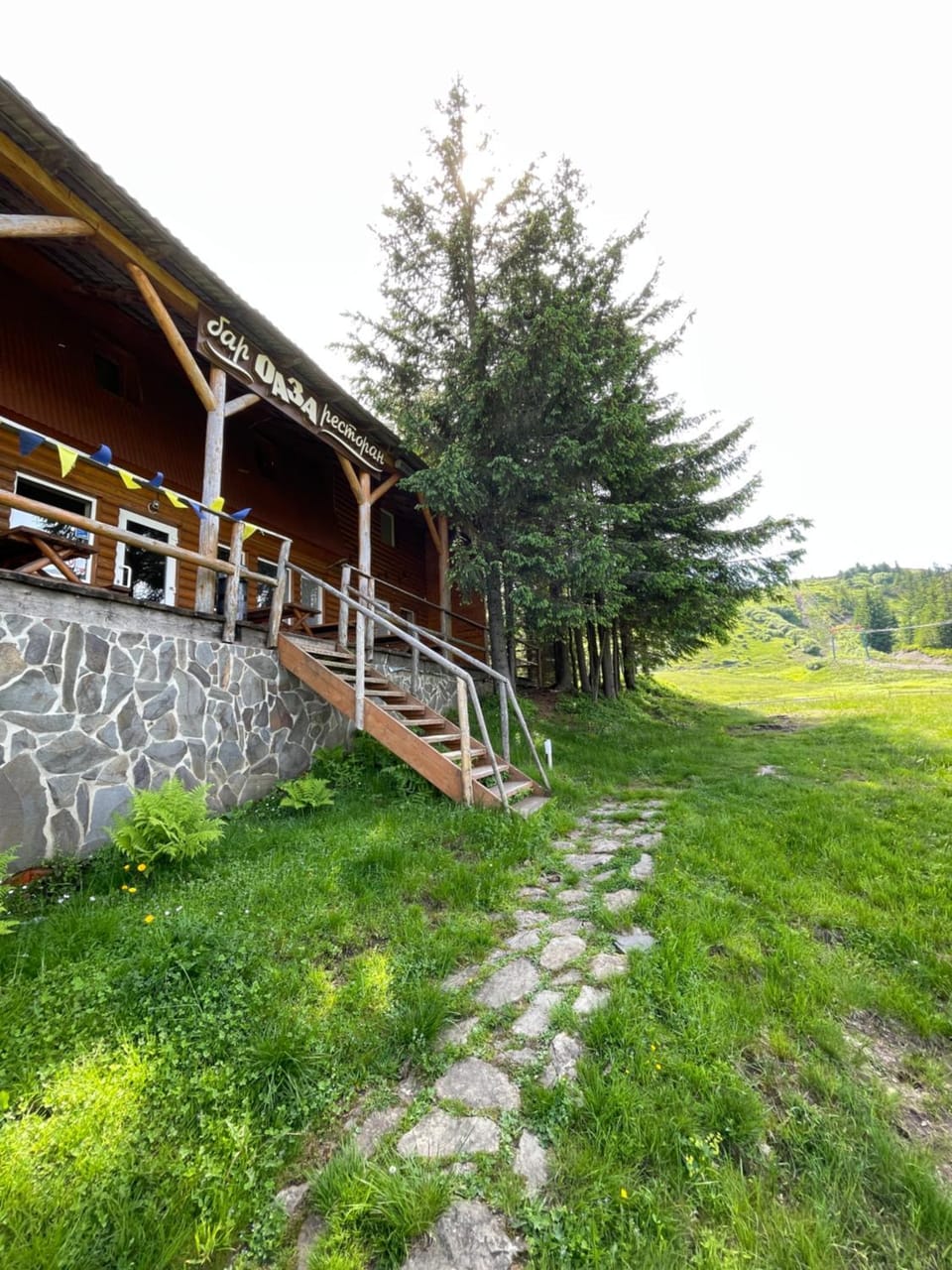 Property building, Restaurant/places to eat, Restaurant/places to eat, Natural landscape, Balcony/Terrace, Mountain view