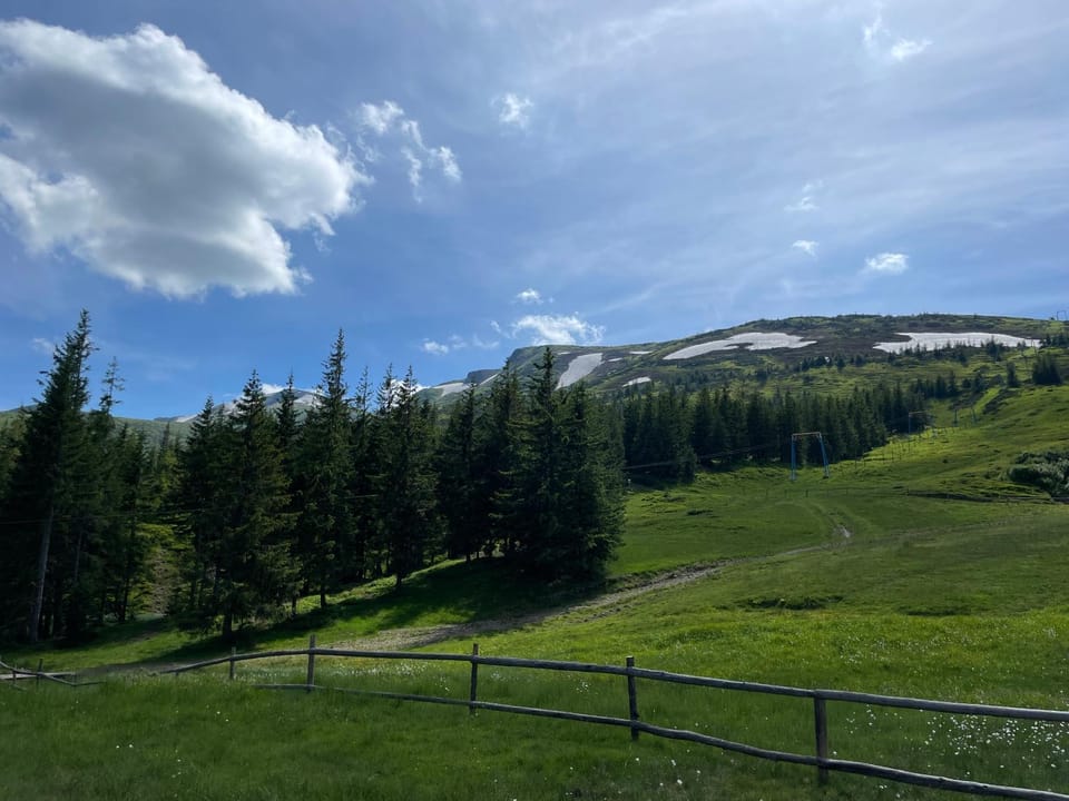 Nearby landmark, Natural landscape, Summer, Mountain view