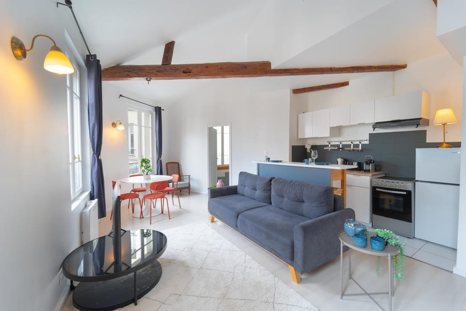 Kitchen or kitchenette, Living room, Seating area, Dining area, oven, stove