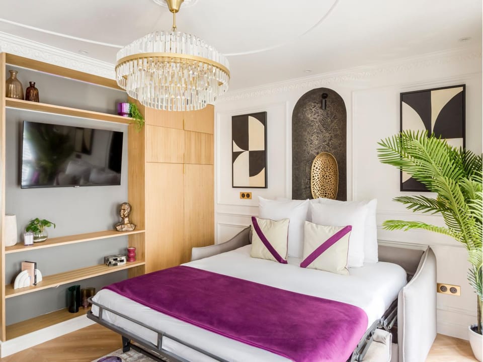 Communal lounge/ TV room, Bed, TV and multimedia, Living room