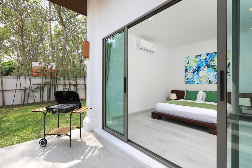Patio, Bed, Day, Garden, View (from property/room), Balcony/Terrace, Bedroom, Garden view