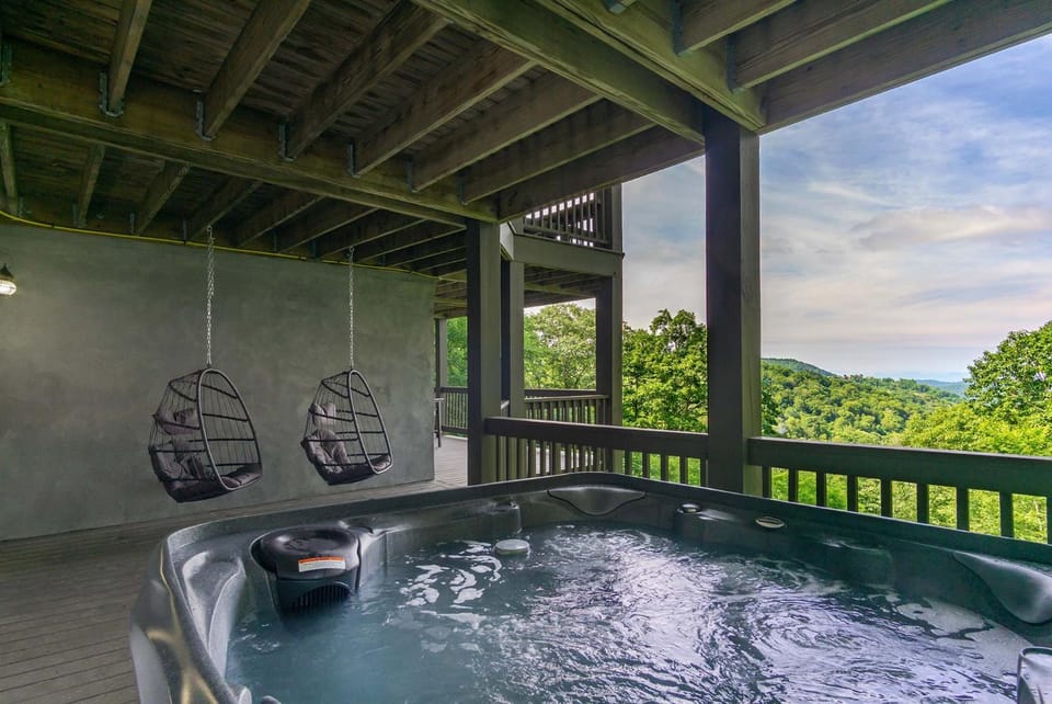 Movie Theater ~ Golf ~ Game Room ~ Hot Tub ~ Views House in Tennessee