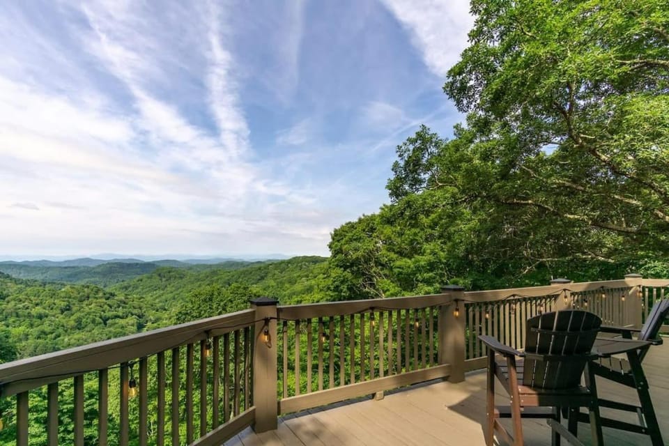 Movie Theater ~ Golf ~ Game Room ~ Hot Tub ~ Views House in Tennessee