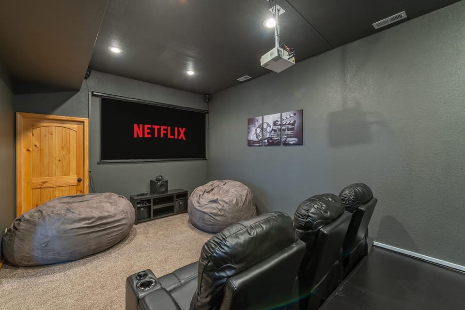 Movie Theater ~ Golf ~ Game Room ~ Hot Tub ~ Views House in Tennessee