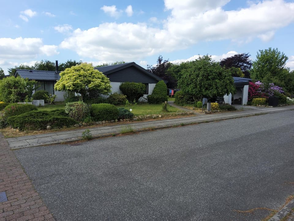 Flat, heart of Billund, 600m to Lego House, close to Legoland, Lalandia, Airport, Apartment in Billund