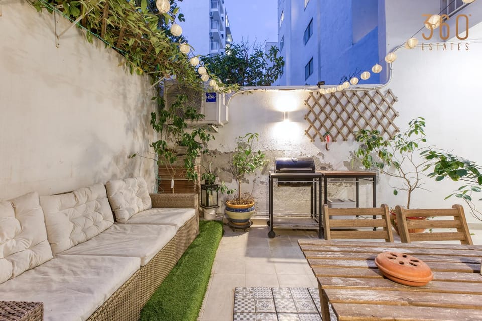 Patio, Day, Garden, Living room, Seating area, Garden view
