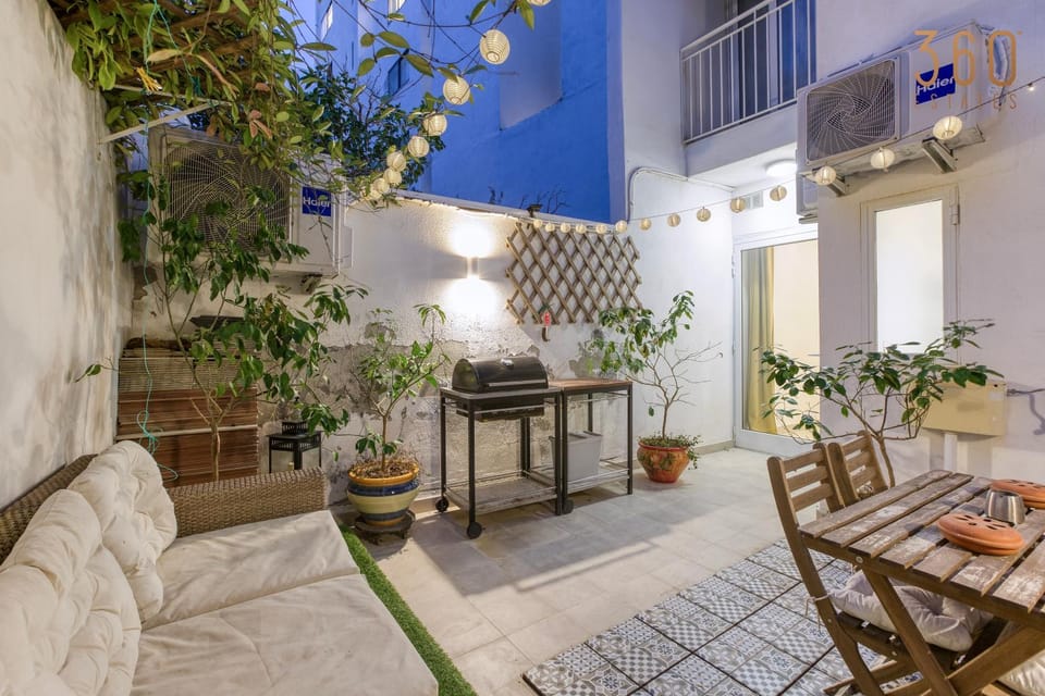 Patio, Living room, Seating area, Dining area