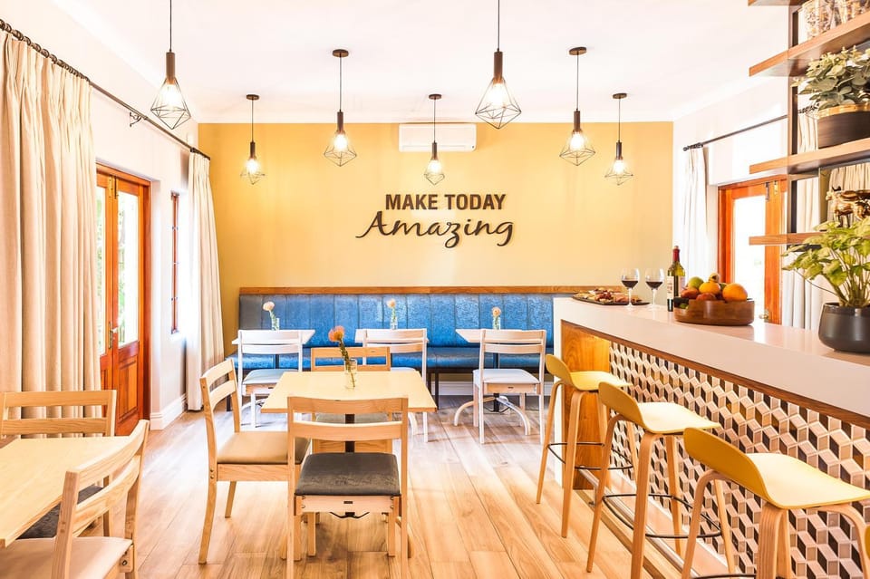 Communal lounge/ TV room, Day, Summer, Food and drinks, Decorative detail, Floor plan, On site