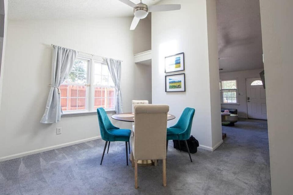 Cheerful 2 Bedroom Home near Virginia Wesleyan House in Norfolk