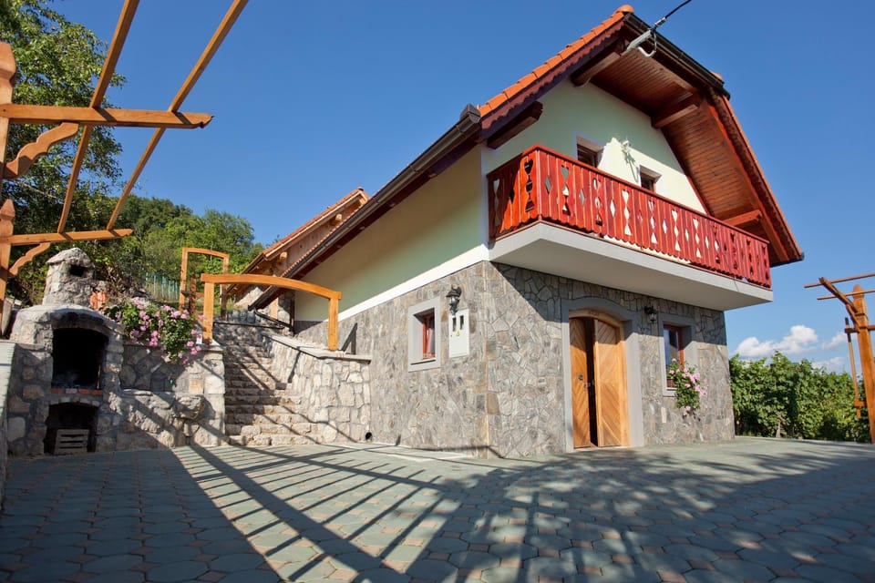 Patio, Facade/entrance