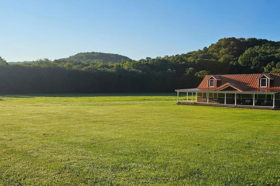 Property building, Day, Natural landscape, Mountain view
