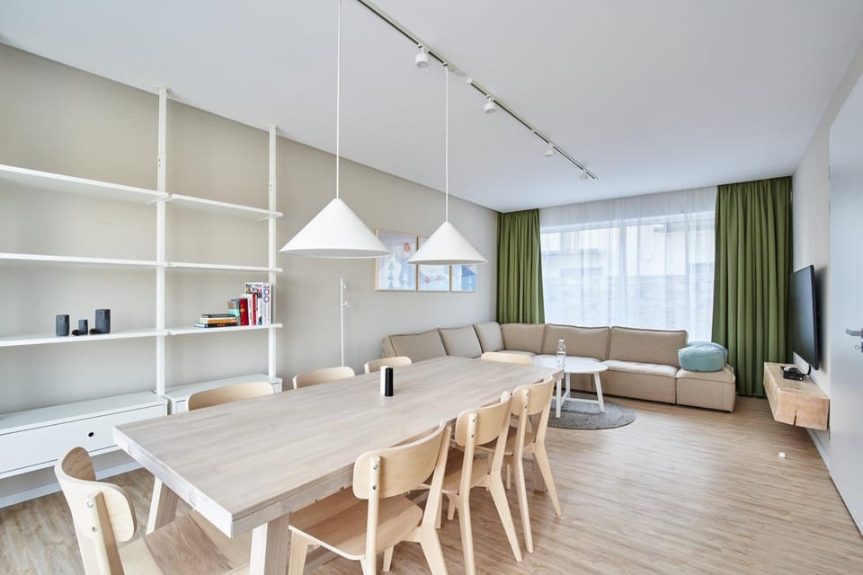 TV and multimedia, Living room, Seating area, Dining area