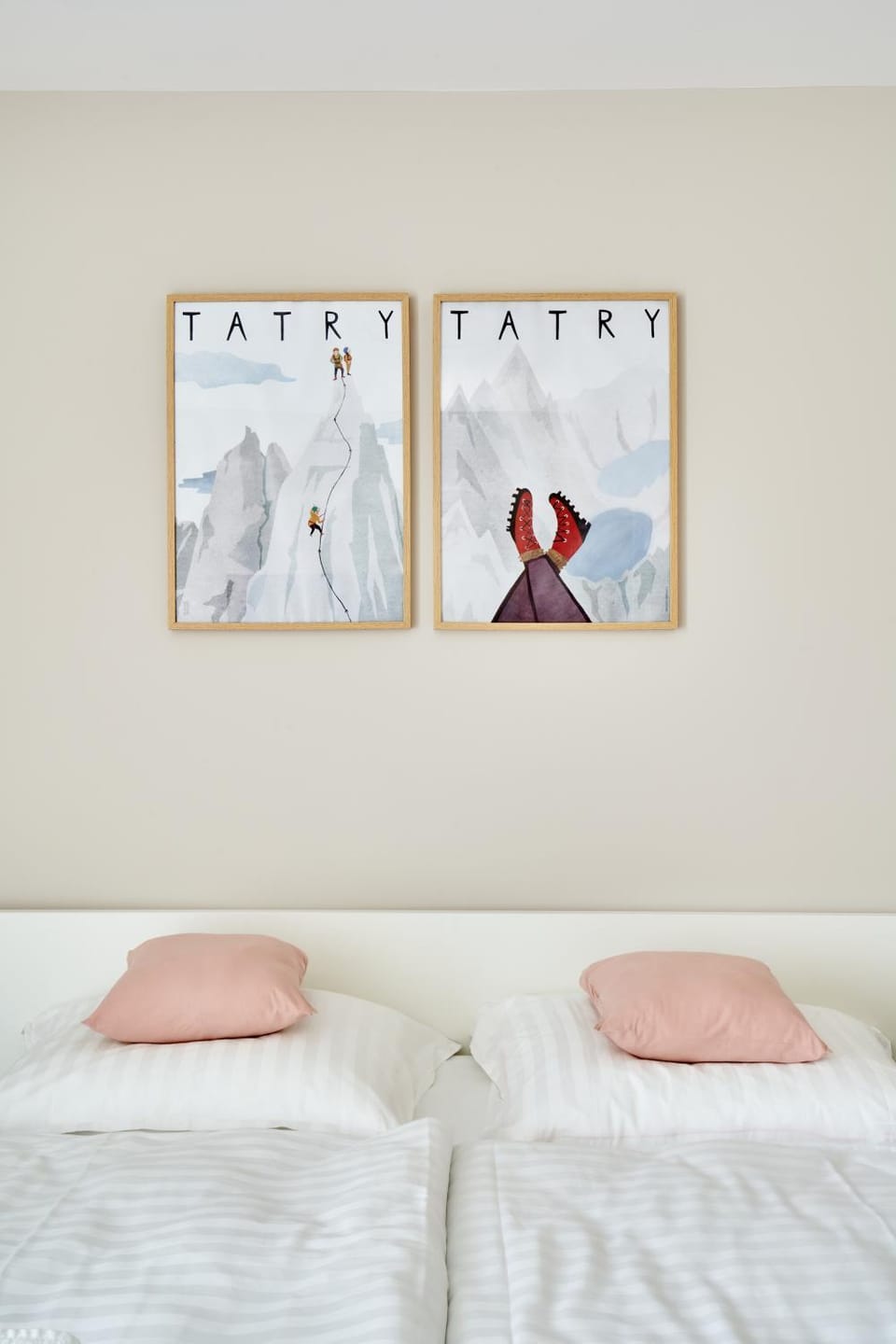Photo of the whole room, Decorative detail, Bedroom
