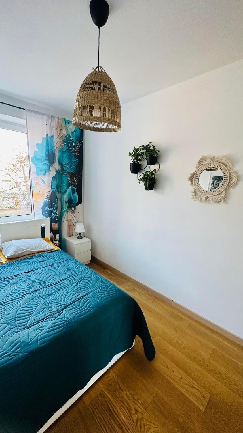 Bed, Photo of the whole room, Bedroom