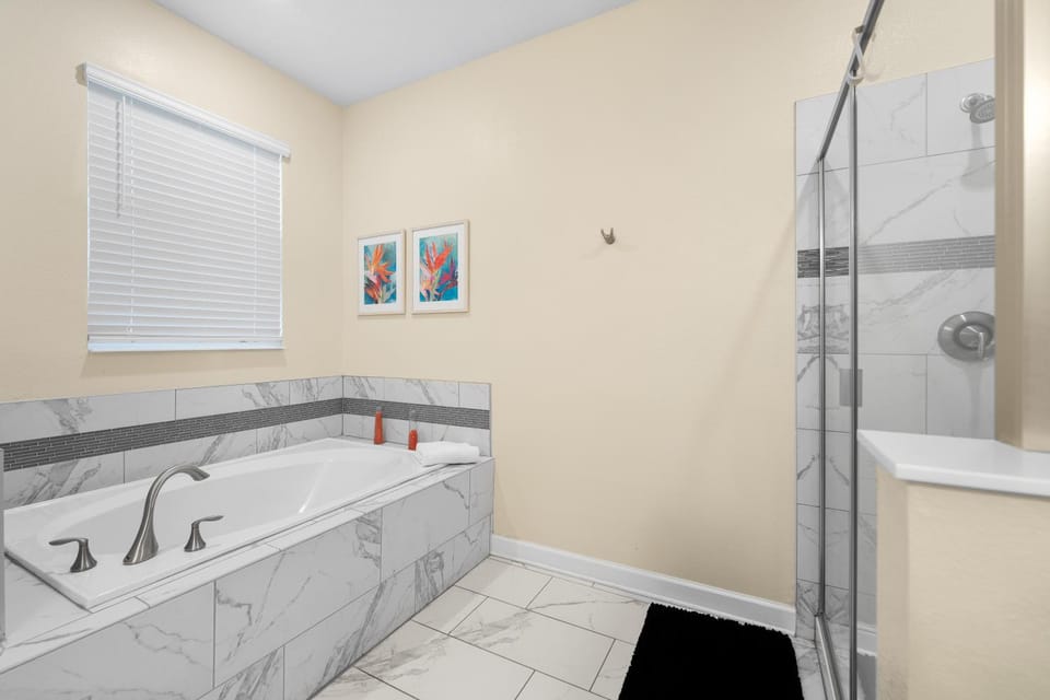 Shower, Bed, Bathroom, Bath, towels