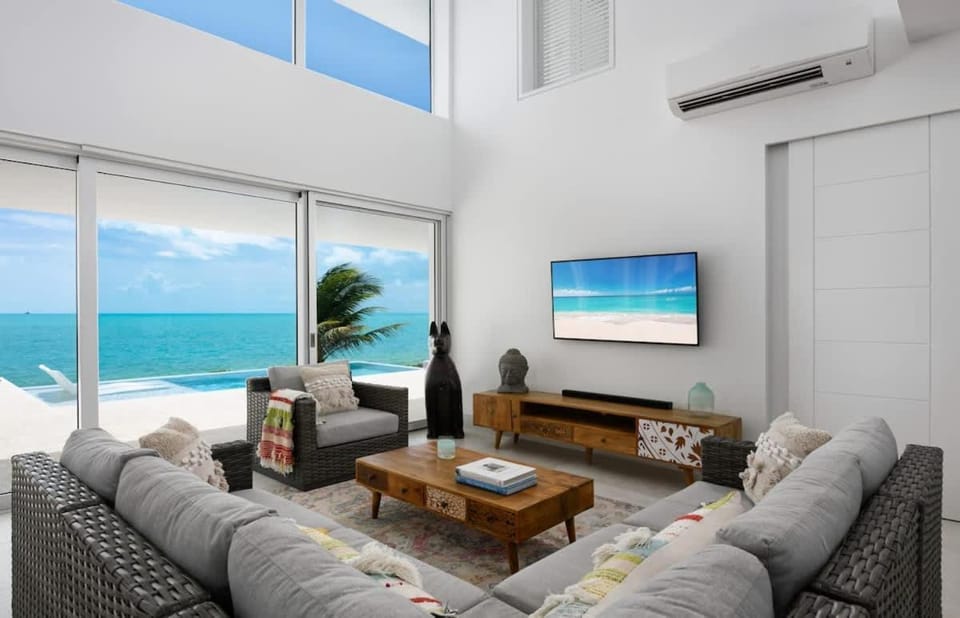 Ocean Dream 5 BR Villa Azur Villa in Turks and Caicos Islands