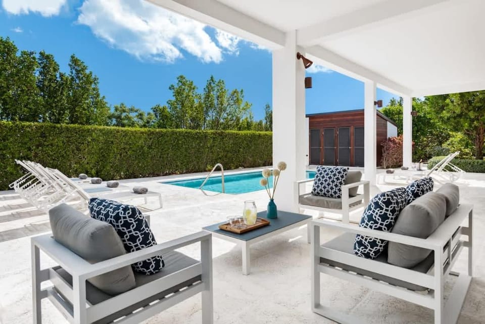 Bora 4 BR Villa Villa in Grace Bay