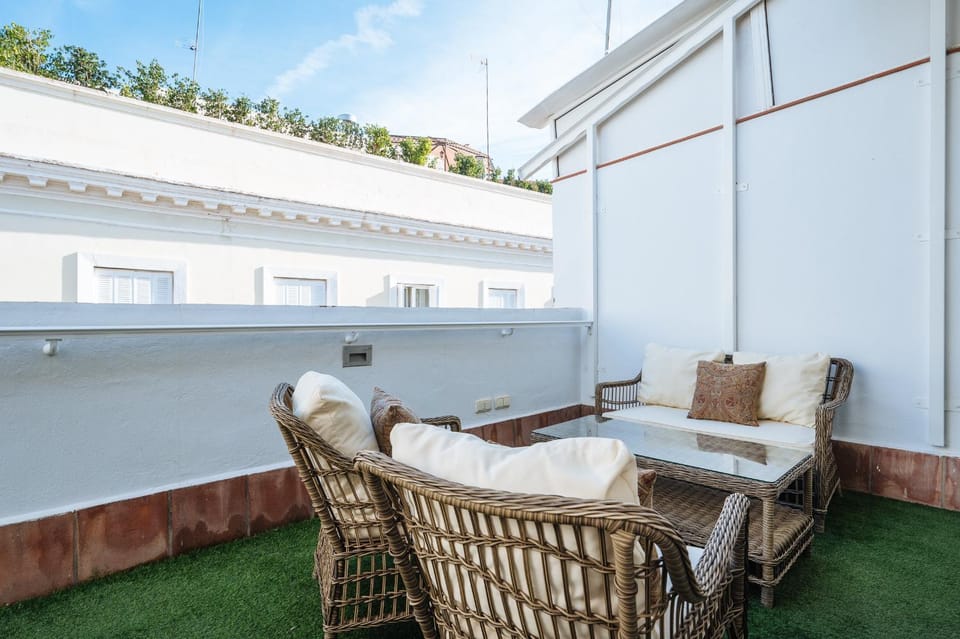 Off site, Balcony/Terrace