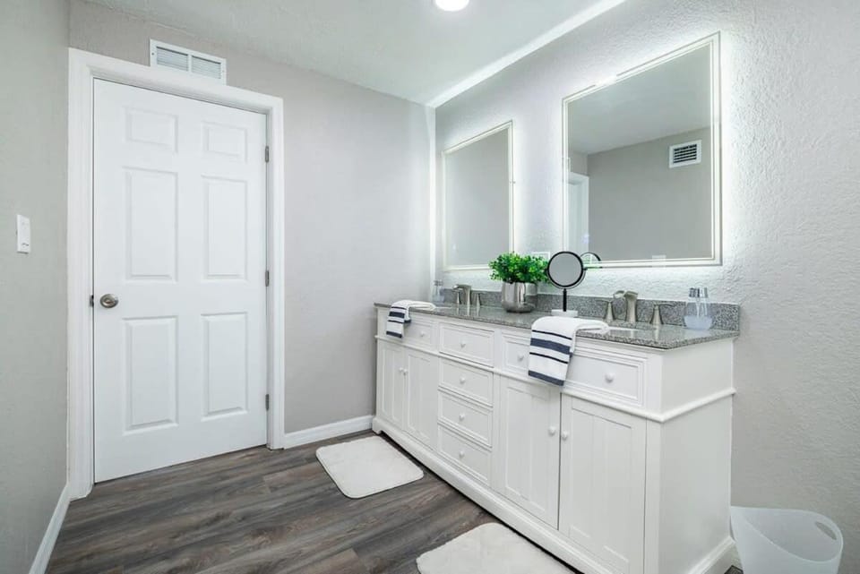Monthly Rental~ Comfy Beds~ Great for Remote Work House in Tampa Bay
