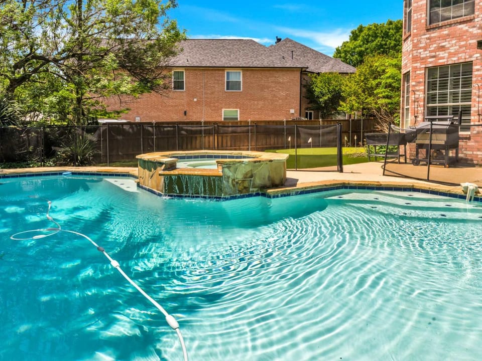 Heated Pool PoolTable HotTub Sleeps 16 Renovated House in McKinney