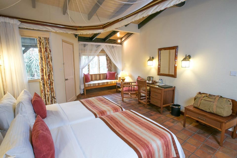 Bed, Photo of the whole room, Seating area, Bedroom
