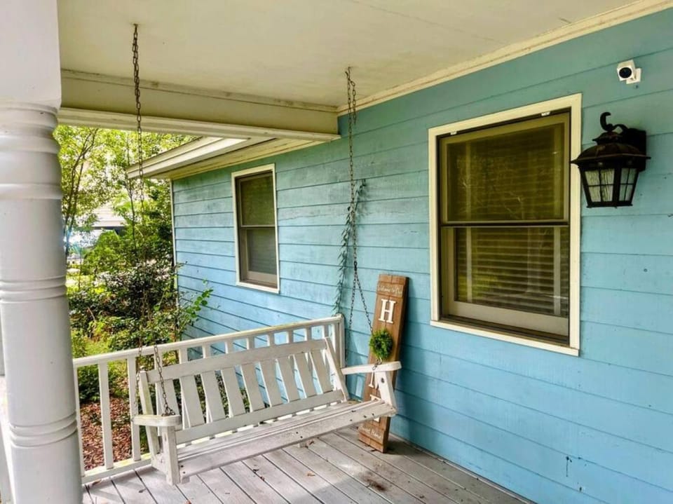 Town and Country Getaway 3BR 3BA, 20 min FAMU FSU House in Tallahassee