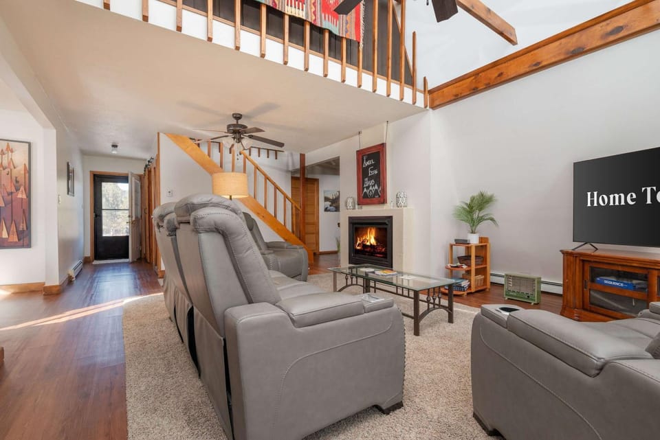 Rustic Mountain Getaway~Golf~Skiing~Hiking House in Angel Fire