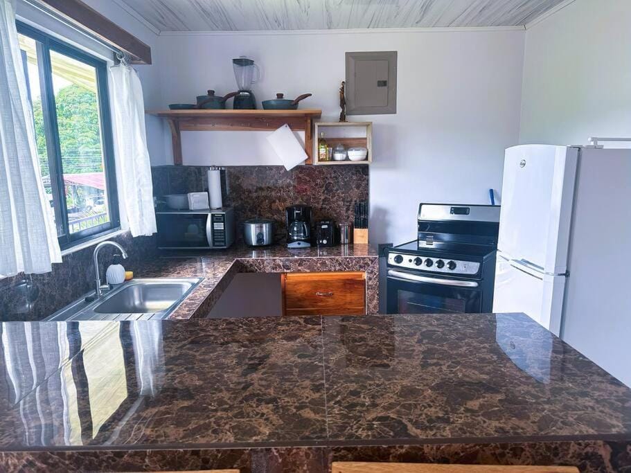 Kitchen or kitchenette, Dining area, dishwasher, oven, pet friendly, toaster