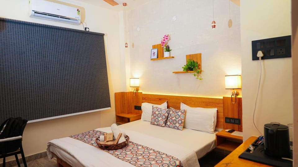 Bed, Living room, Photo of the whole room, Bedroom, air conditioner
