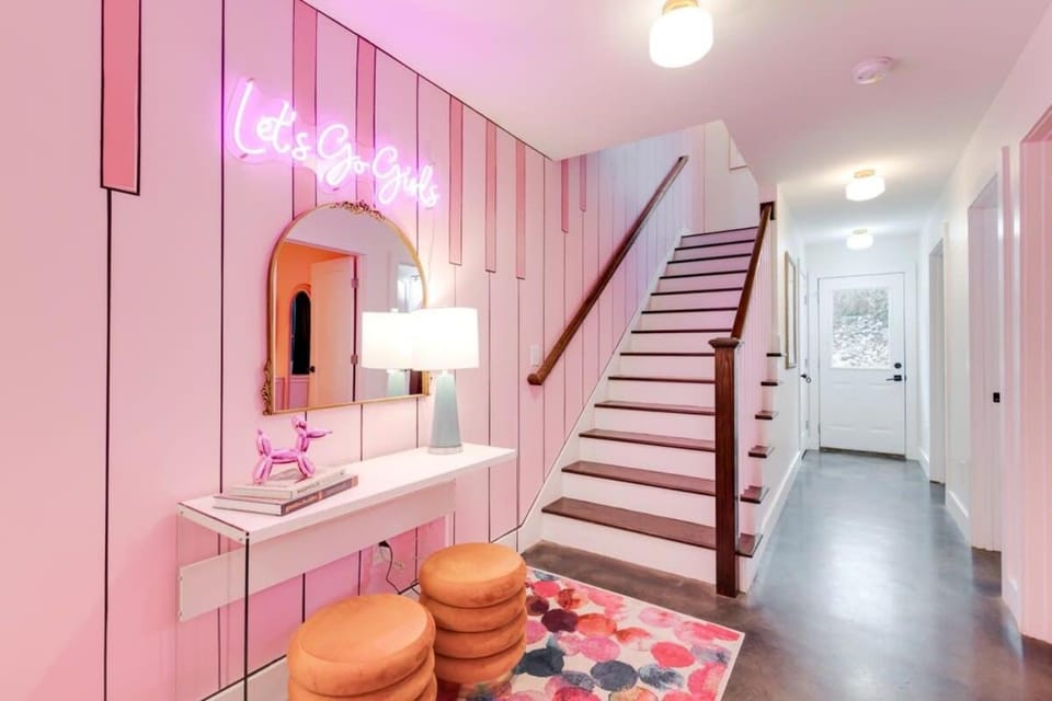 Butterfly BNB~Modern Luxury~Giant Rooftop~9Min DT House in East Nashville