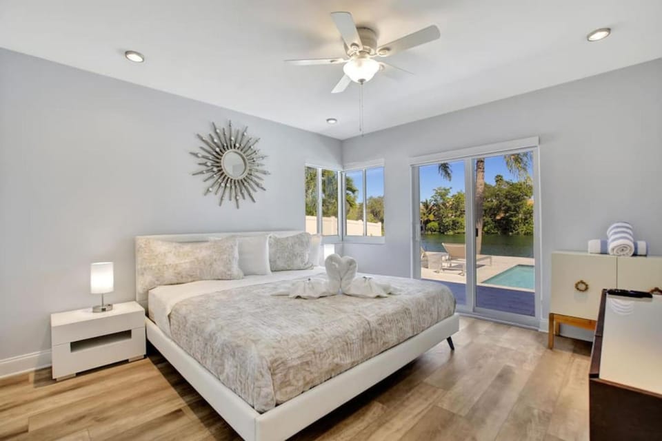 Bed, Bedroom, Pool view