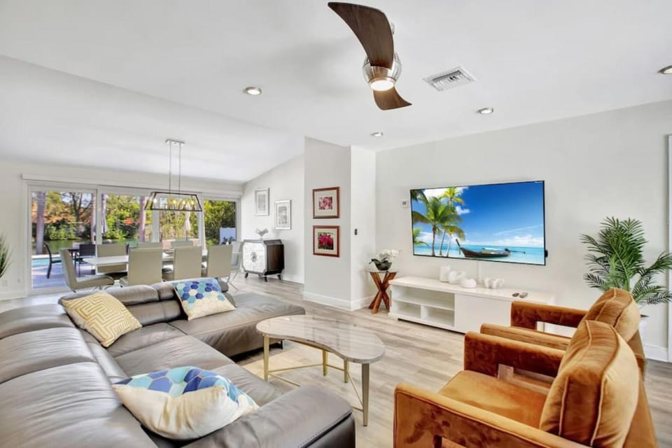 TV and multimedia, Living room, fireplace