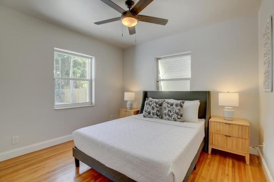 Bed, Bedroom, fireplace