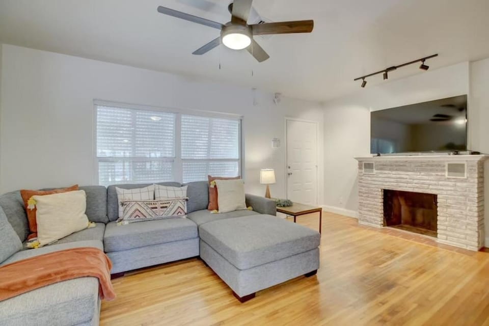 TV and multimedia, Living room, flat iron