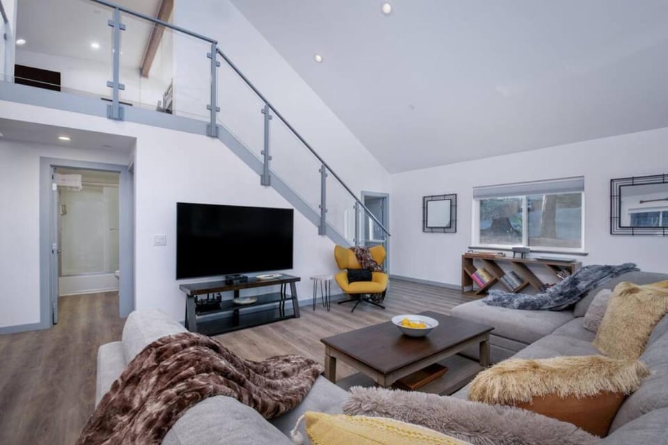 Entire Villa in Sierra Mountains House in Alta