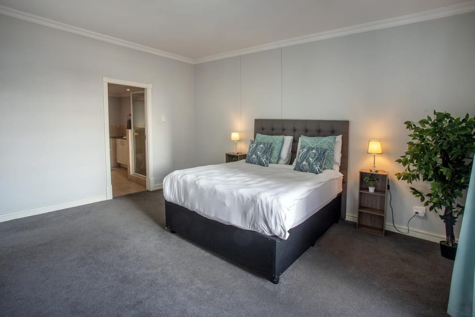 Stay at the Point - Whimsical Water Apartment in Durban