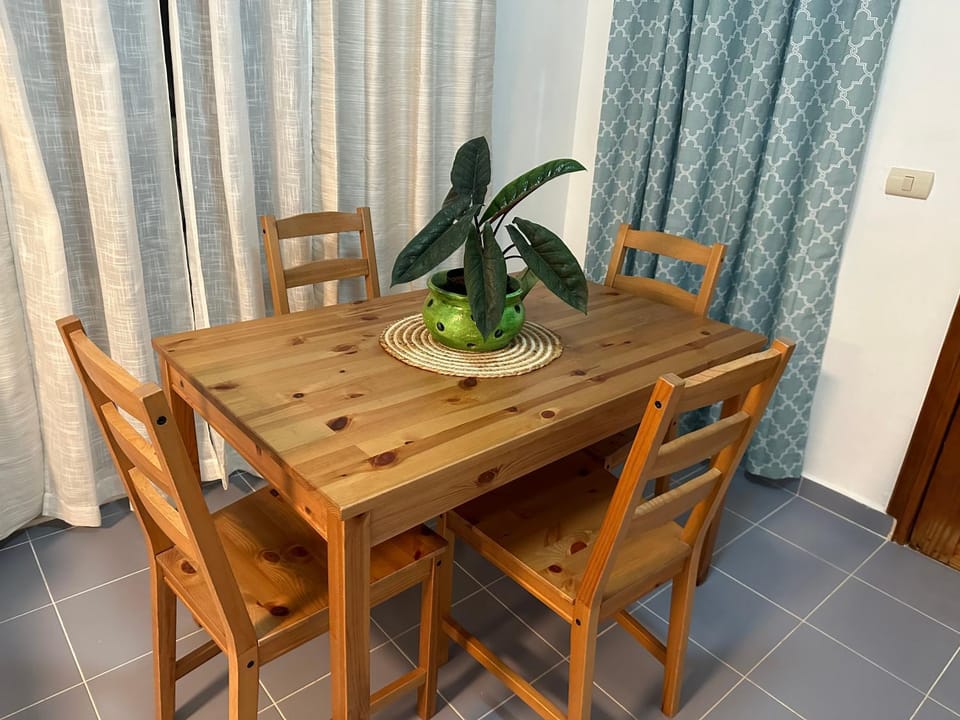 Seating area, Dining area