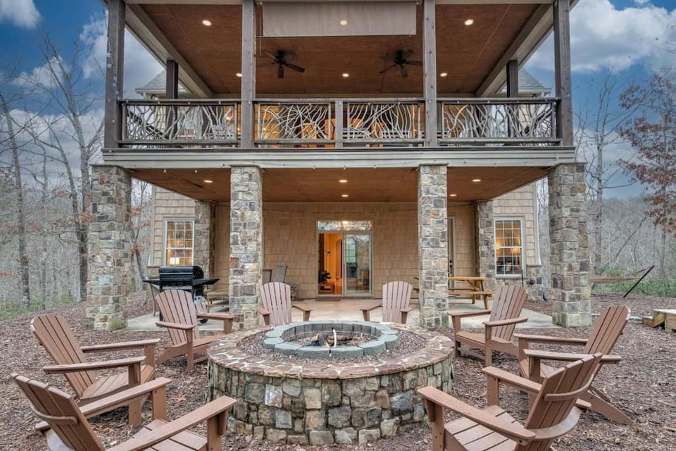 Game Room ~ Fire Pit ~ Resort Access ~ Huge Home House in Lake Lure