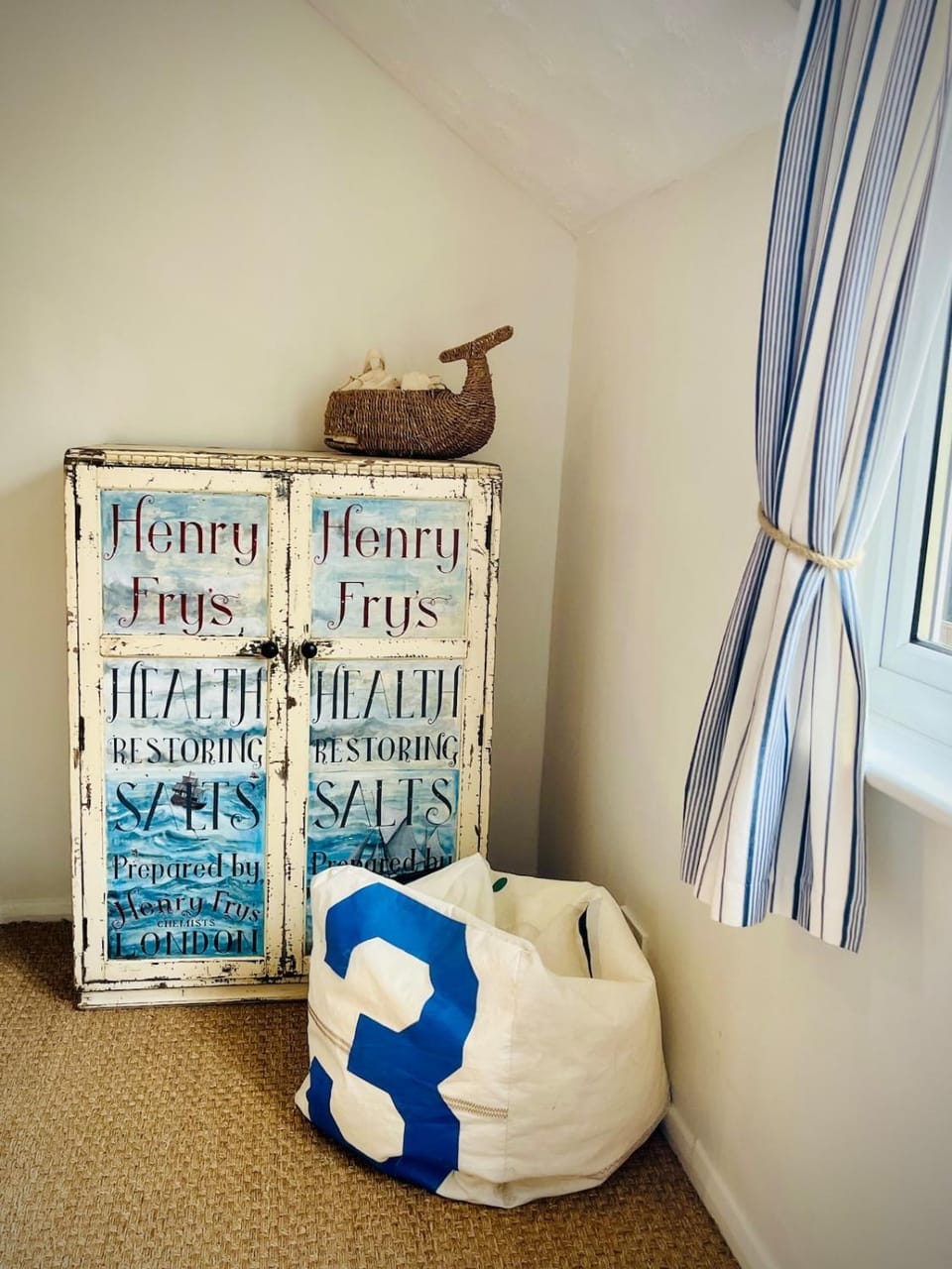 Gorgeous Comfy Cottage Walking Birdwatching Paddle Boarding and Seafood on the Doorstep House in Mersea Island