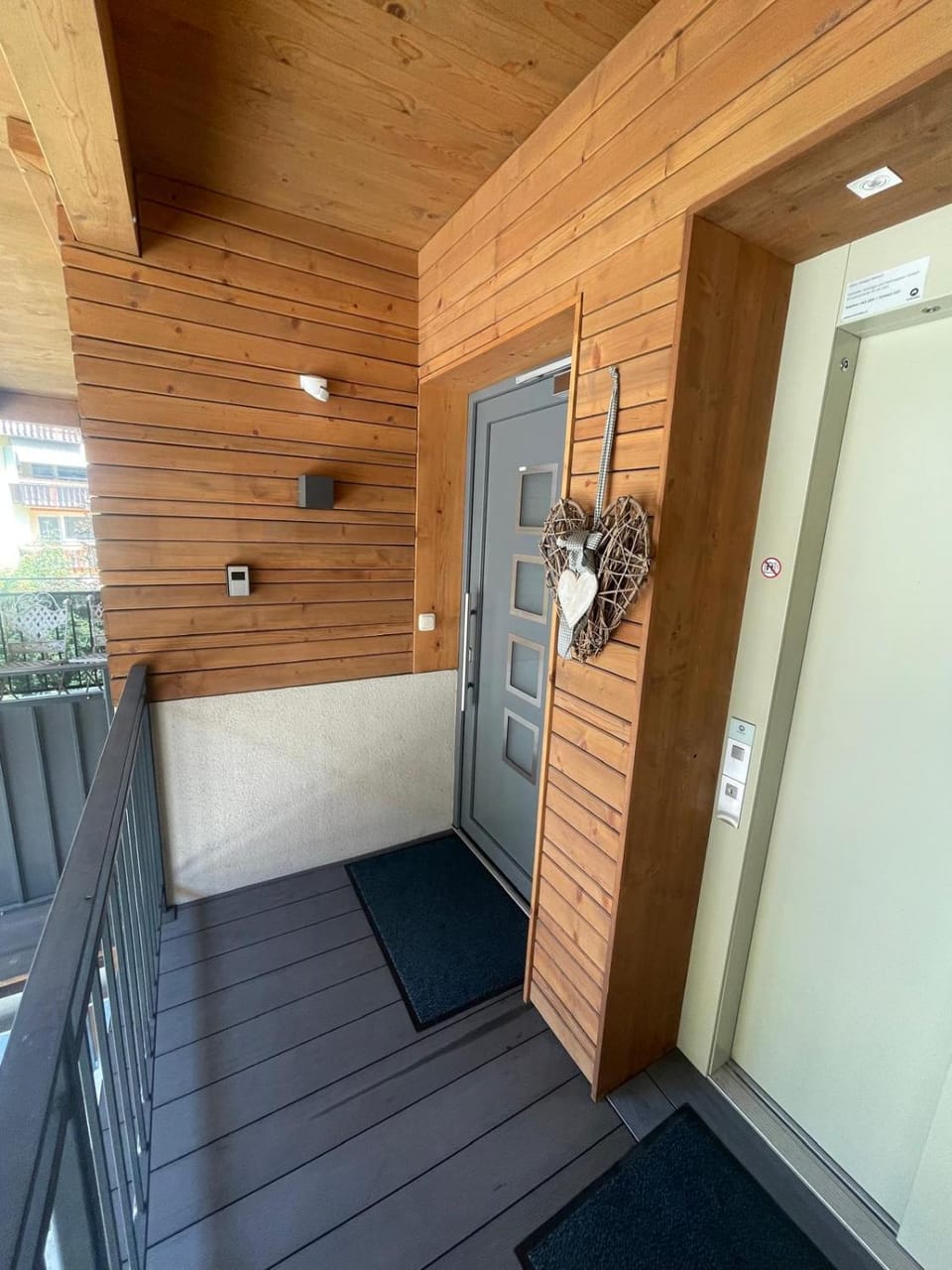 Facade/entrance, elevator