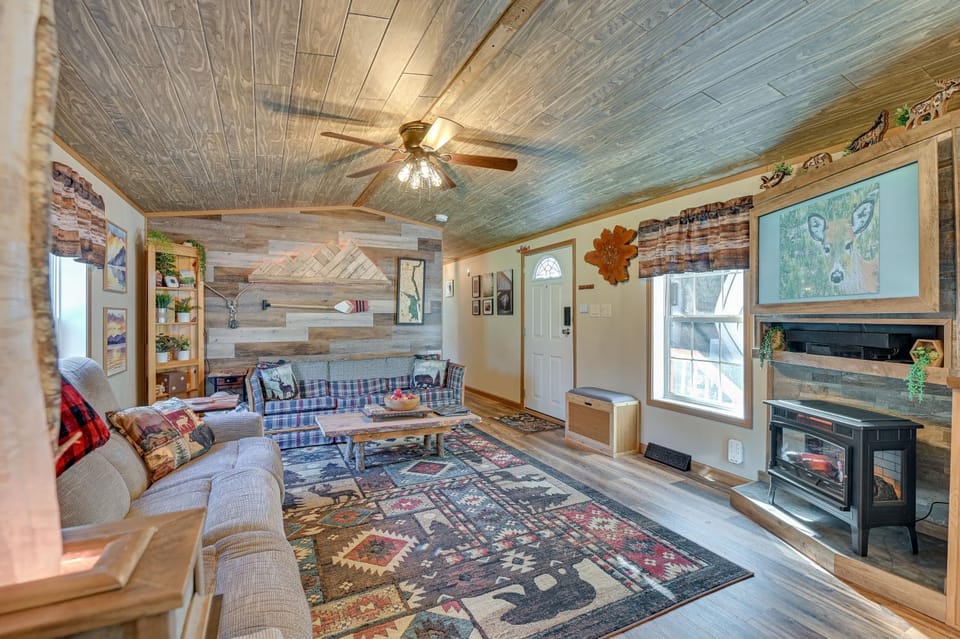 Northville Cabin with Fire Pit, 4 Mi to Boat Ramp! Cabin in Great Sacandaga Lake
